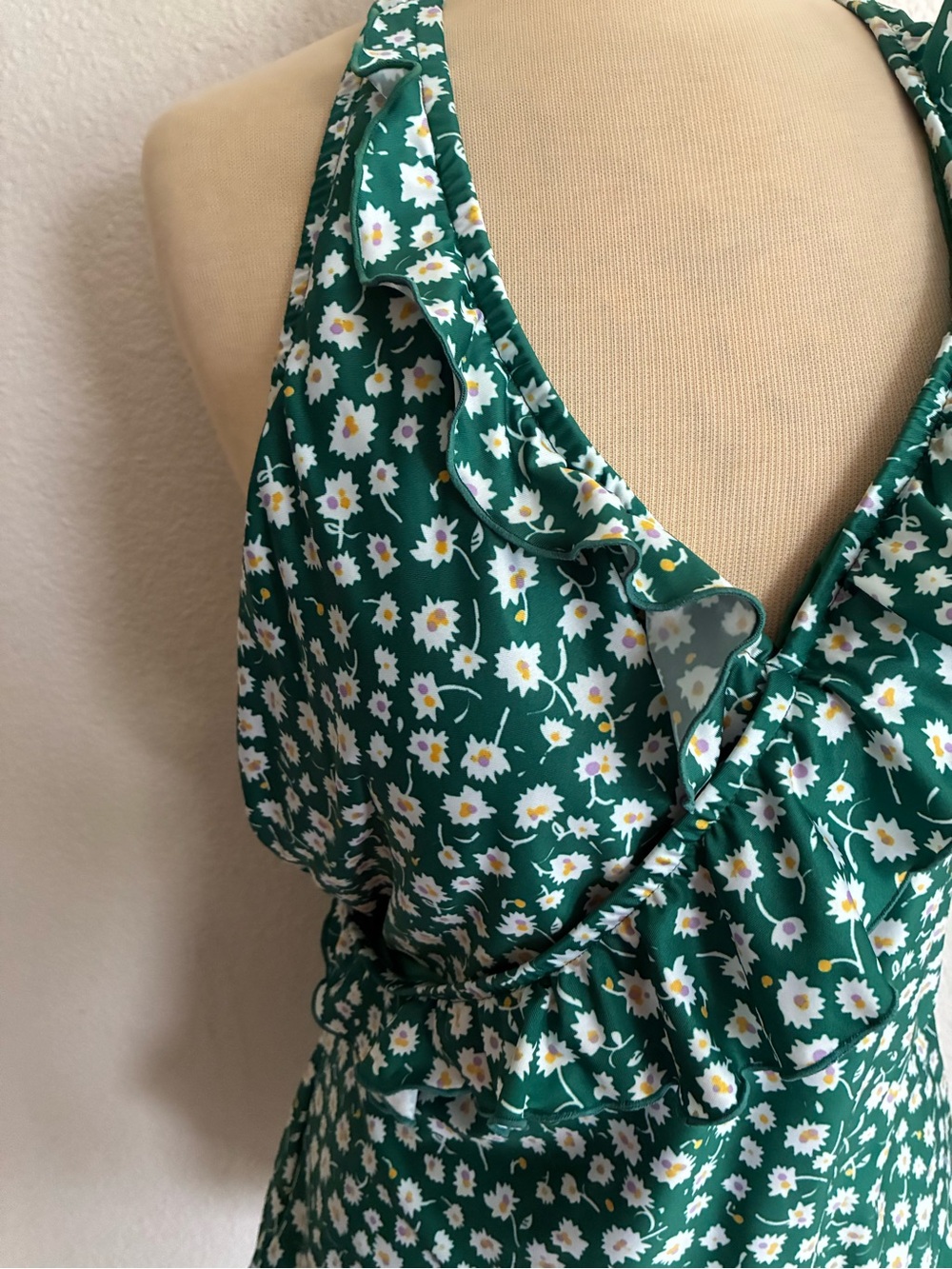 ModCloth daisy bathing suit - Picture 3 of 9